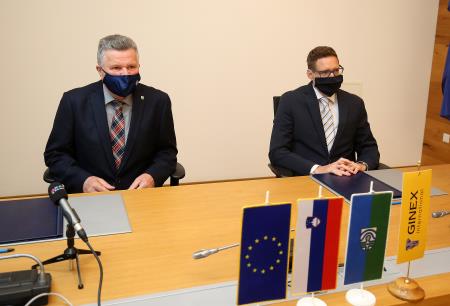 PODPIS POGODBE 04 FOTO LJUBO VUKELIČ